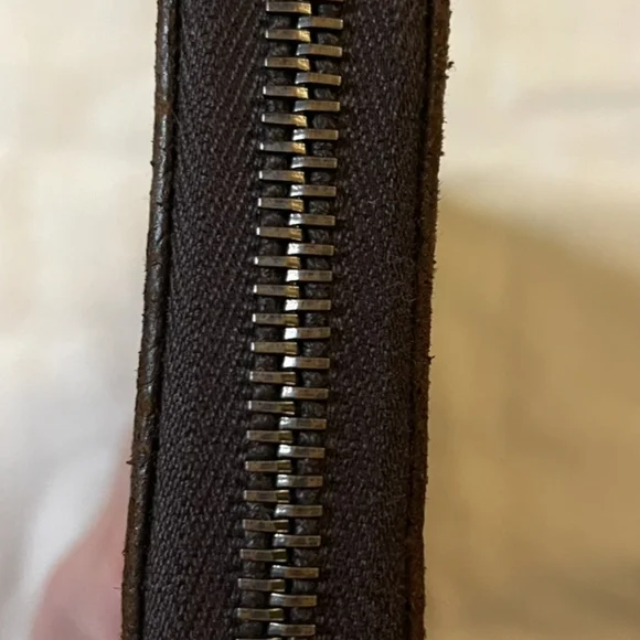 Gucci Brown Monogram Wallet - Picture 4 of 10